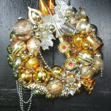 Fabulously rich, Gold Dust is a wreath for the sophisticate. 17" $215 ** SOLD **
