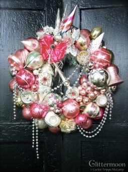 This is the wreath Mariah Carey bought in 2013, "Pink Parfait."